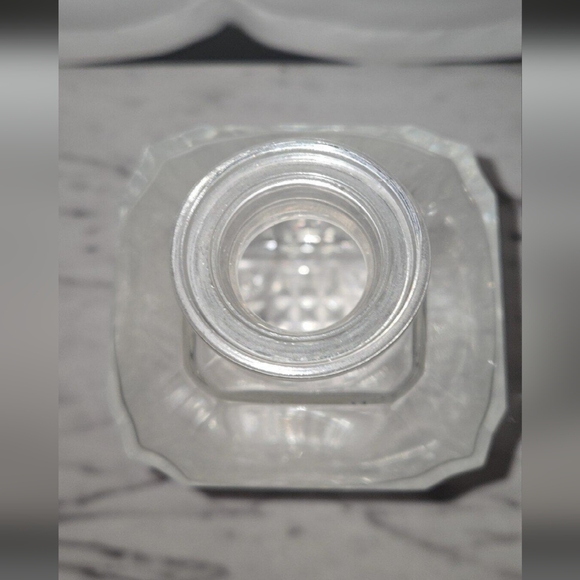 Vintage Diamond Cut Crystal Decanter with Diamond Cut Topper - Picture 4 of 6